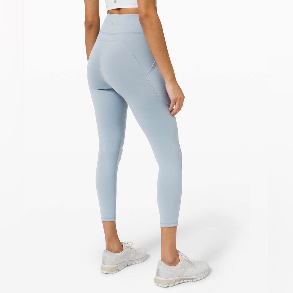 Lululemon Invigorate High-Rise Tight 25"
Chambray size 10 light blue workout